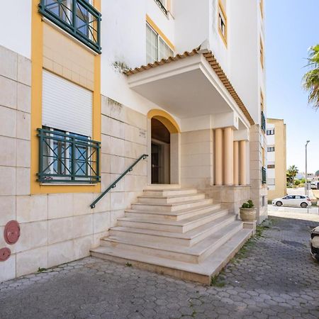 Two Bedroom Apartment - 110M2, Ac, Terrace, Wi-Fi Lagos Bagian luar foto