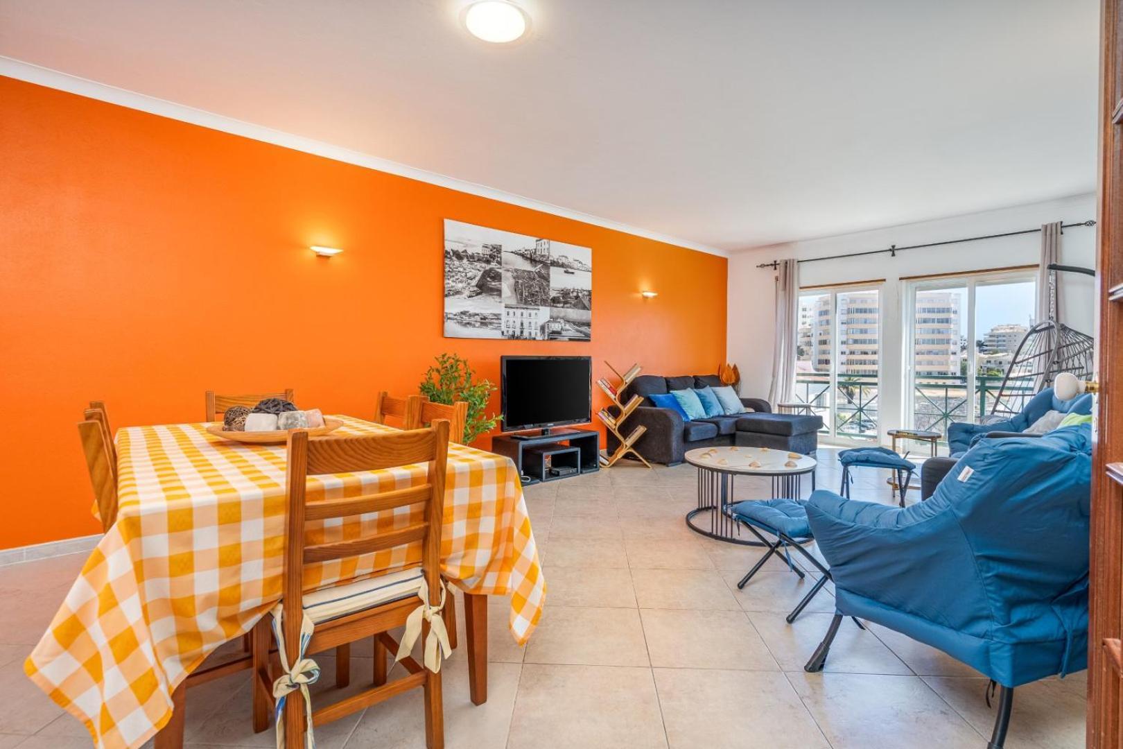 Two Bedroom Apartment - 110M2, Ac, Terrace, Wi-Fi Lagos Bagian luar foto