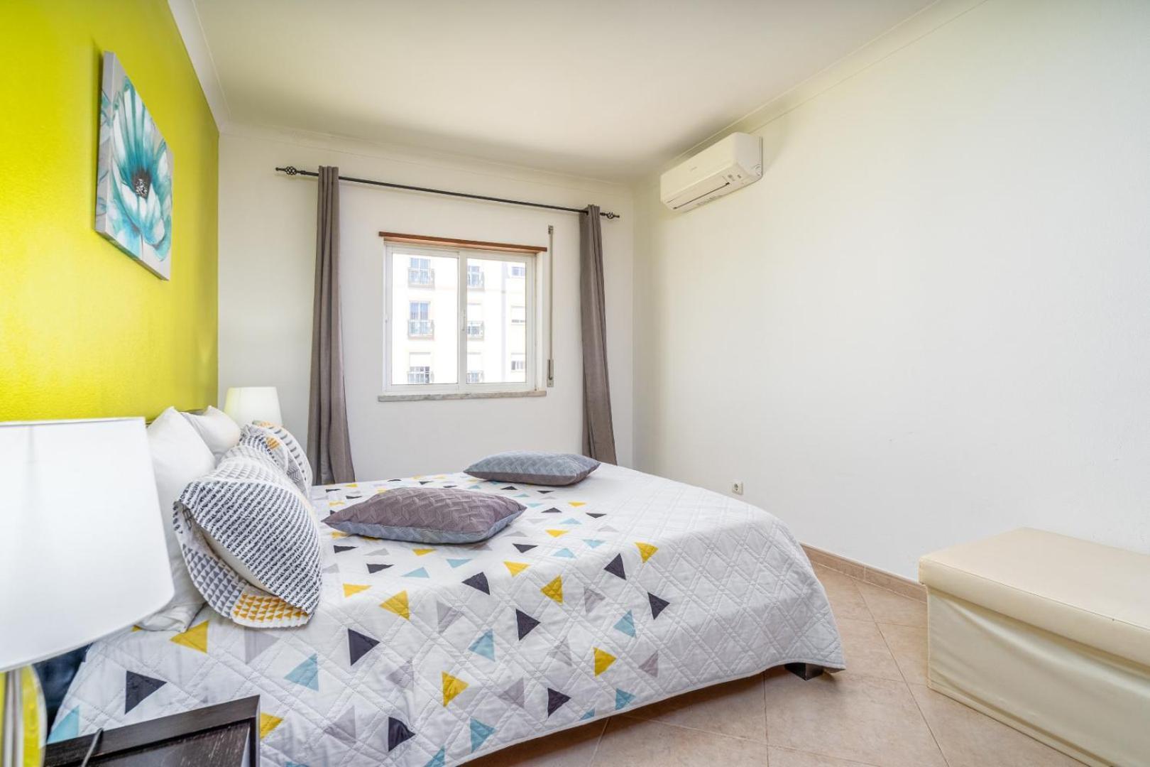 Two Bedroom Apartment - 110M2, Ac, Terrace, Wi-Fi Lagos Bagian luar foto