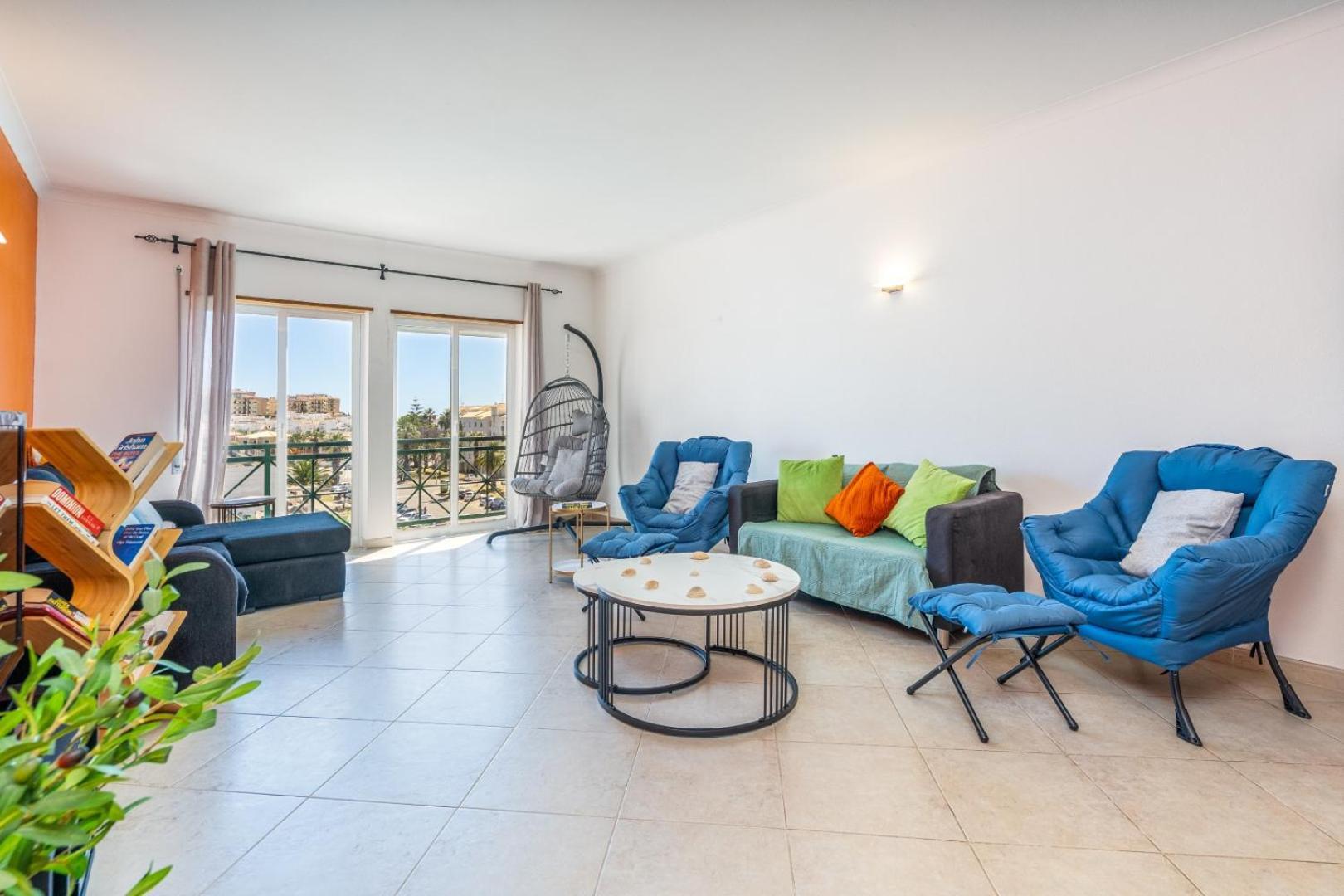 Two Bedroom Apartment - 110M2, Ac, Terrace, Wi-Fi Lagos Bagian luar foto