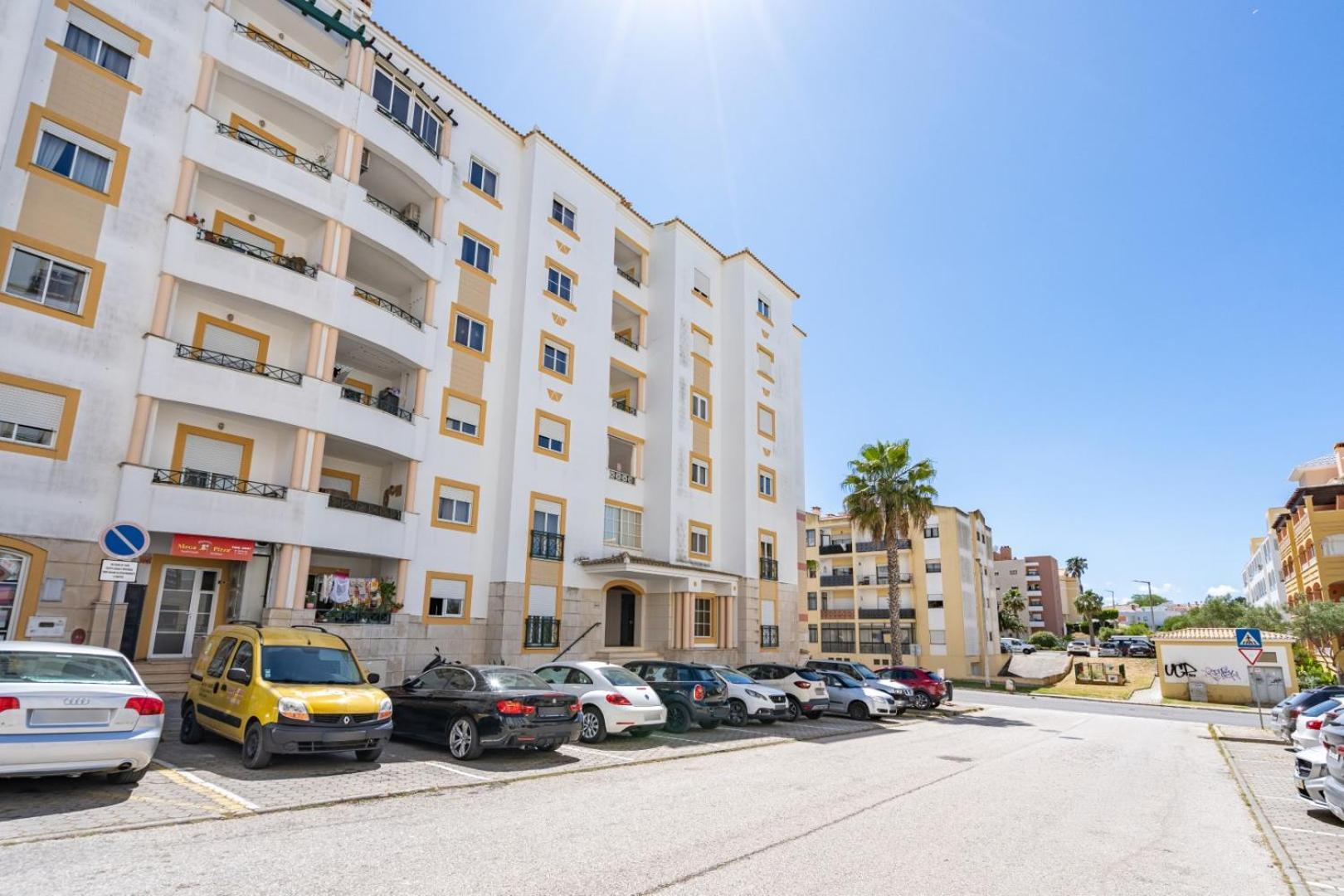 Two Bedroom Apartment - 110M2, Ac, Terrace, Wi-Fi Lagos Bagian luar foto