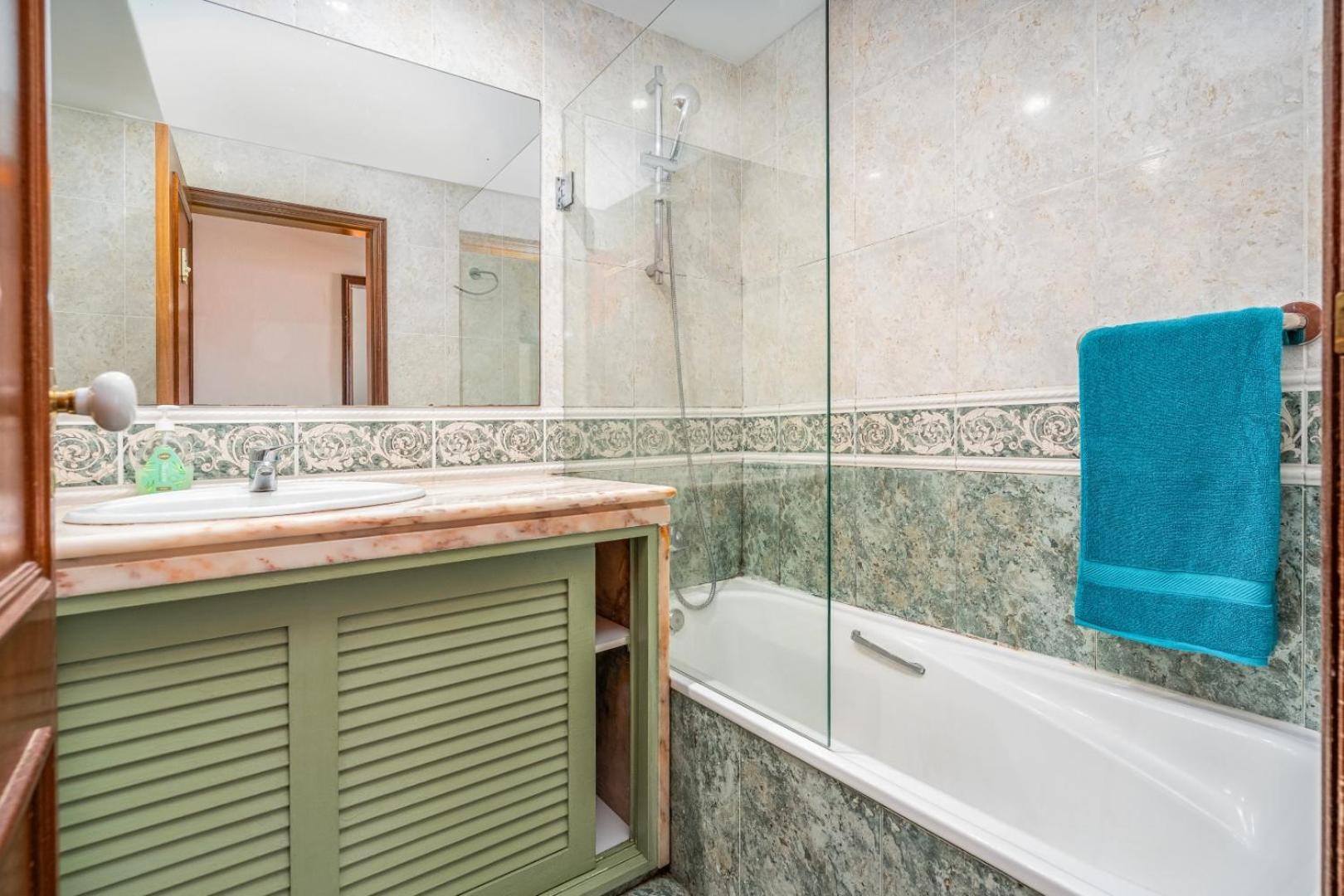 Two Bedroom Apartment - 110M2, Ac, Terrace, Wi-Fi Lagos Bagian luar foto
