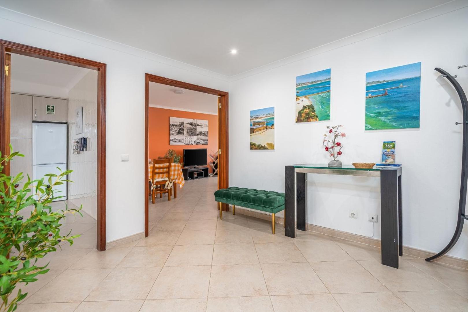 Two Bedroom Apartment - 110M2, Ac, Terrace, Wi-Fi Lagos Bagian luar foto
