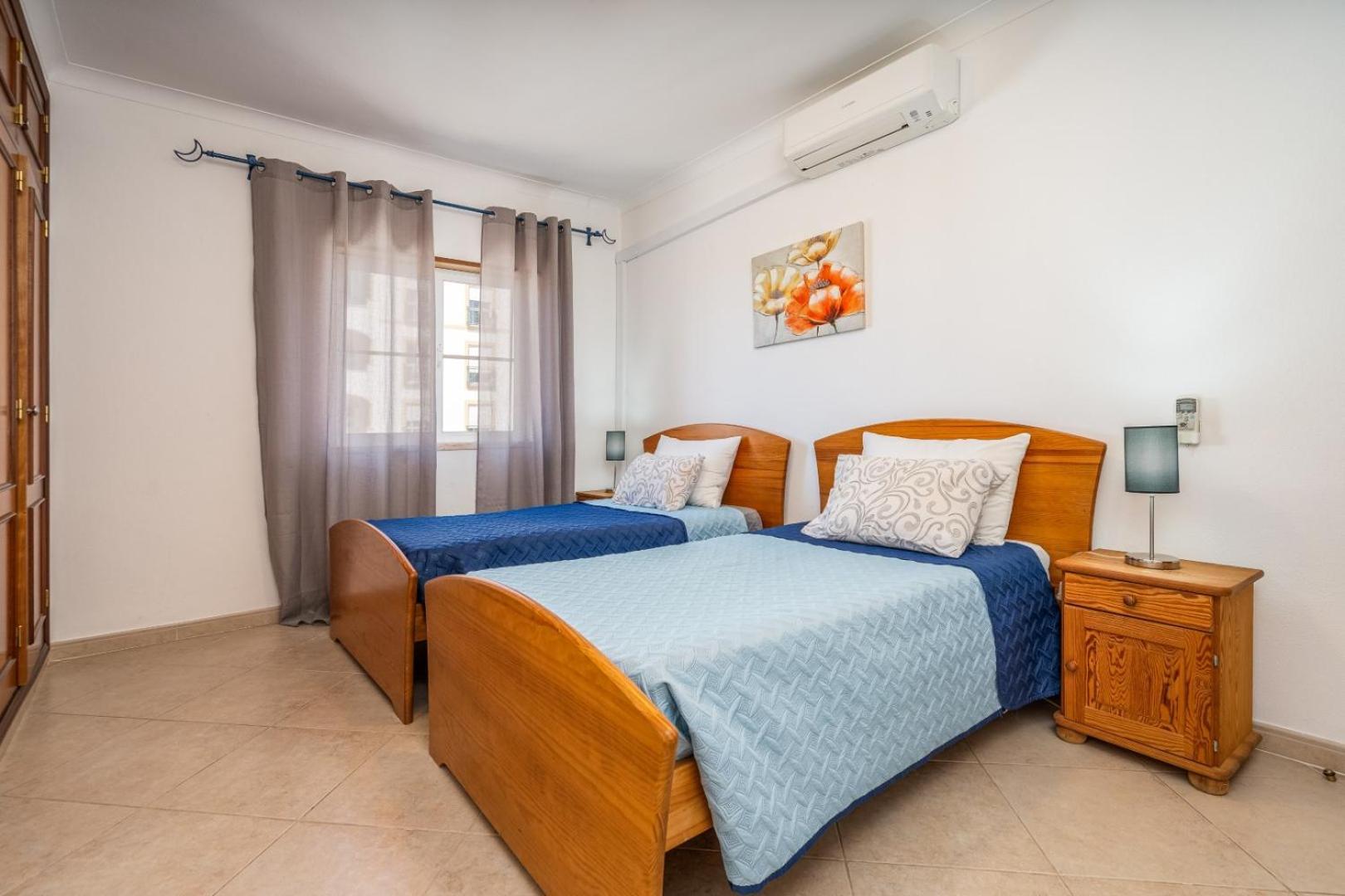 Two Bedroom Apartment - 110M2, Ac, Terrace, Wi-Fi Lagos Bagian luar foto