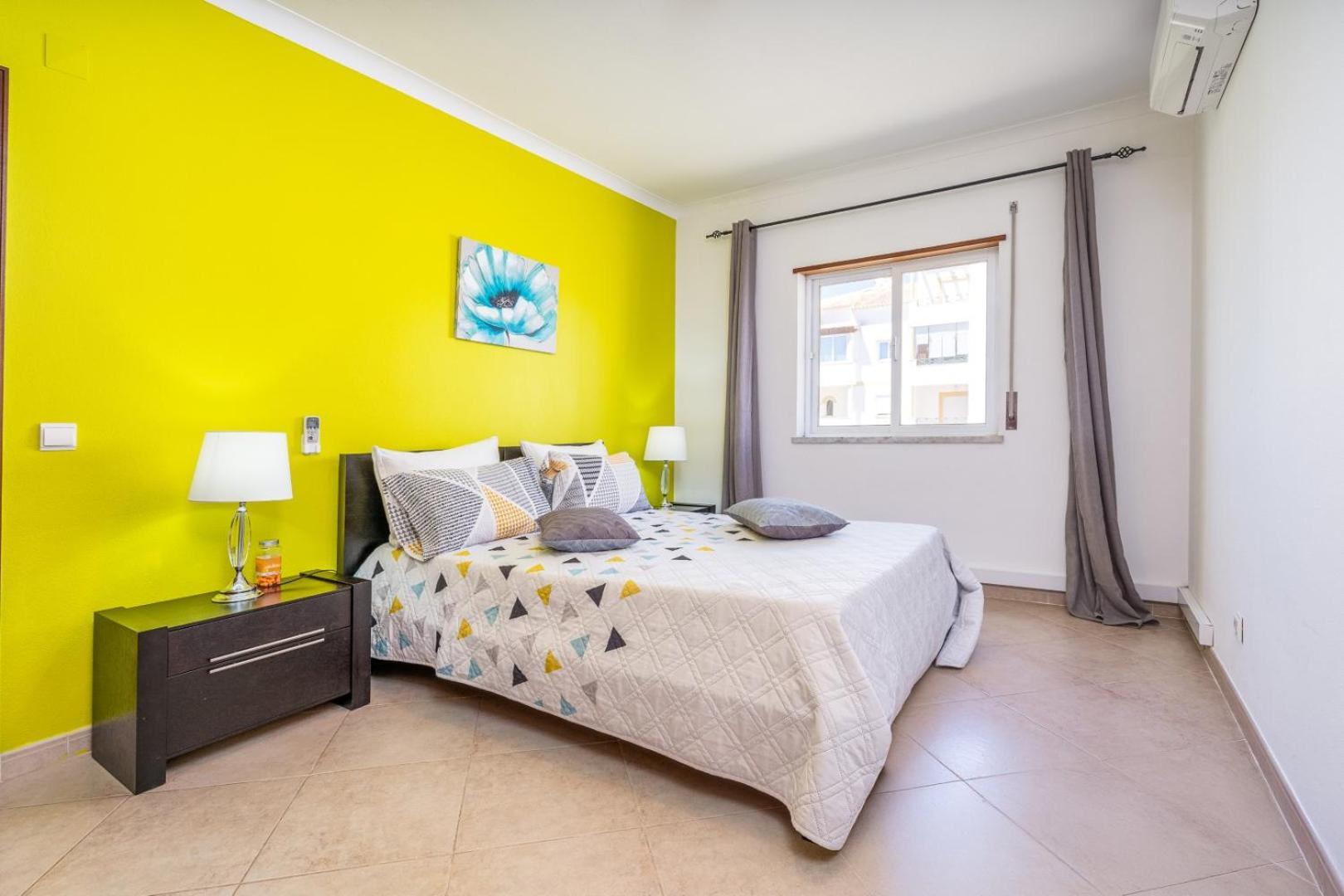 Two Bedroom Apartment - 110M2, Ac, Terrace, Wi-Fi Lagos Bagian luar foto